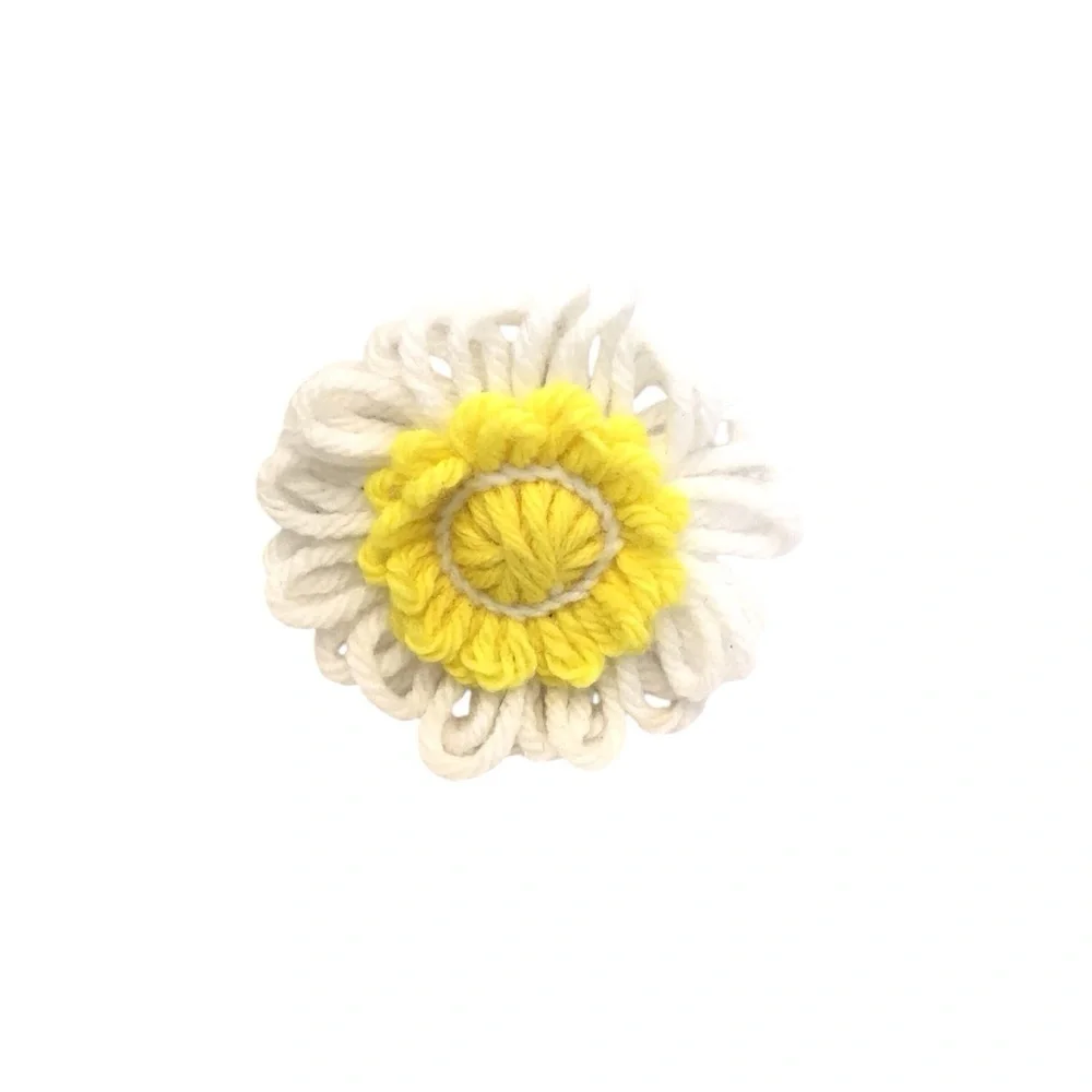 Vintage Handmade 70’s Crocheted Flower Daisy Pin